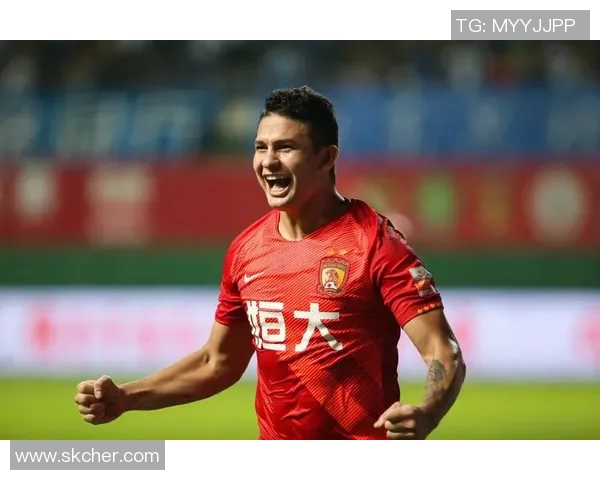 恒大足球明星精彩露脸视频回顾展现球场风采与激情瞬间